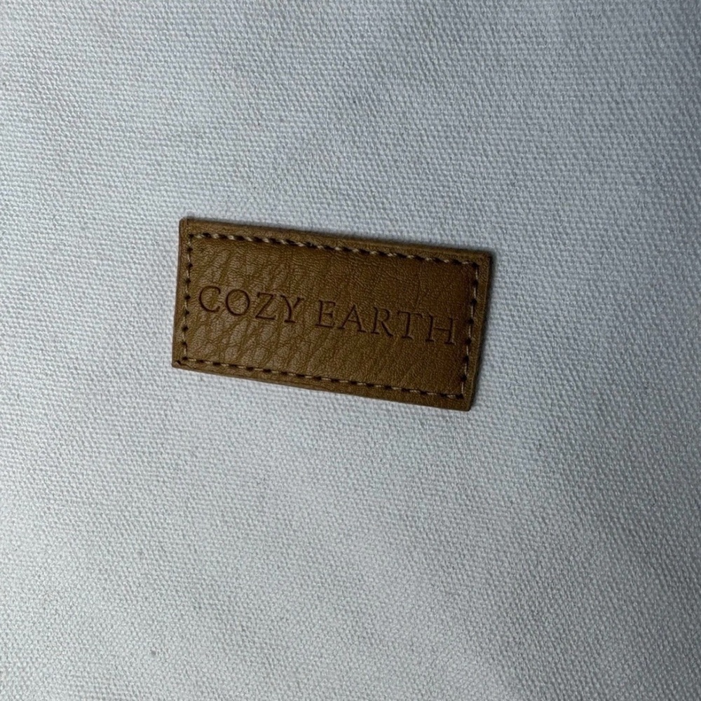 Cozy Earth NWT Cream Canvas Tote Bag Faux Leather Straps Stud Detail Medium - Picture 7 of 10